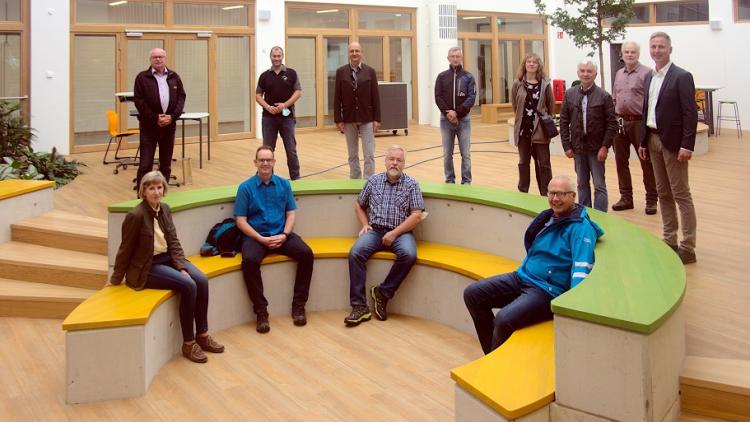 FDP Besichtigungsgruppe in der Walter Höllerer Realschule